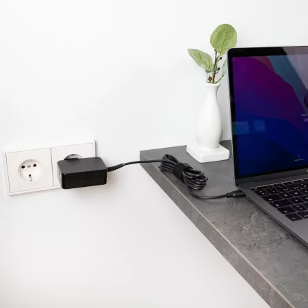 Kontrolsat - TooQ USB-C Charger - 65W - For Laptop - Black - TQLC-USBCGAN65PD