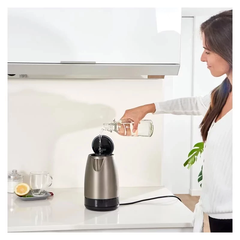 Kontrolsat - Jarro Eléctrico Black+Decker 2200W 1,7L - Inox - BXKE2201E
