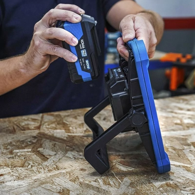 Foco Projetor LED Koma Tools Pro Series - 20W 1800 Lumens