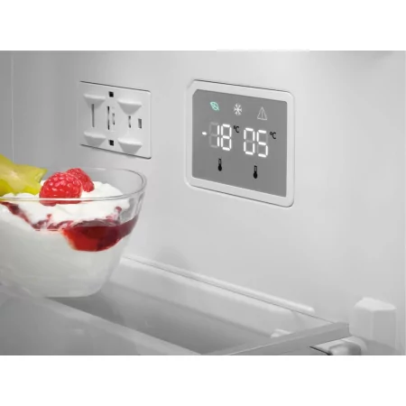 Kontrolsat - AEG RCB632E9MU Fridge Freezer (330L - Class E - Inox)